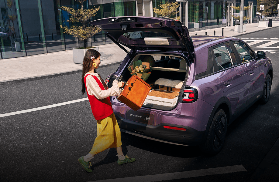 Up to 1,450L Electric Trunk Capacity with Folded Second-row Seats